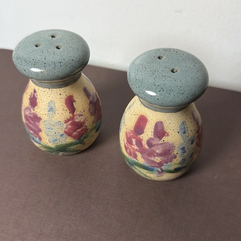 Handmade‎ Studio Art Pottery Floral Sponge Paint Salt Pepper Shakers Vintage 90s